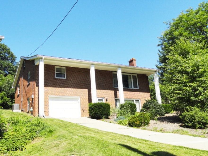 Stately raised ranch in wonderful family oriented neighborhood. 2-3 bedrooms, 2 full baths. Hardwood flooring, large eat in kitchen, family room w/fireplace. New roof, deck and newly iinstalled air conditioning. Well maintained, great starter home with a fantastic view.