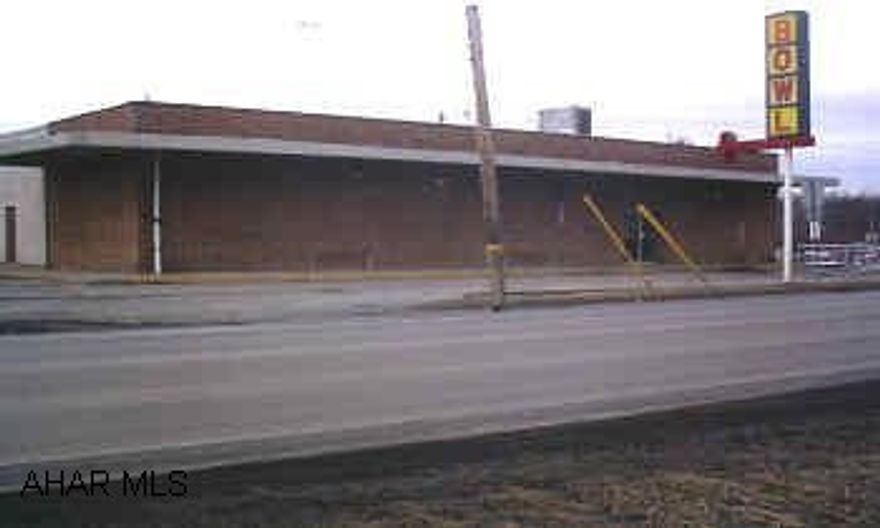 12 LANE BOWLING ALLEY. VIDEO GAMES ON CONSIGNMENT.  PARKING SPACES FOR 50 CARS.  CALL SALLY FOR APPT. 932-9032.