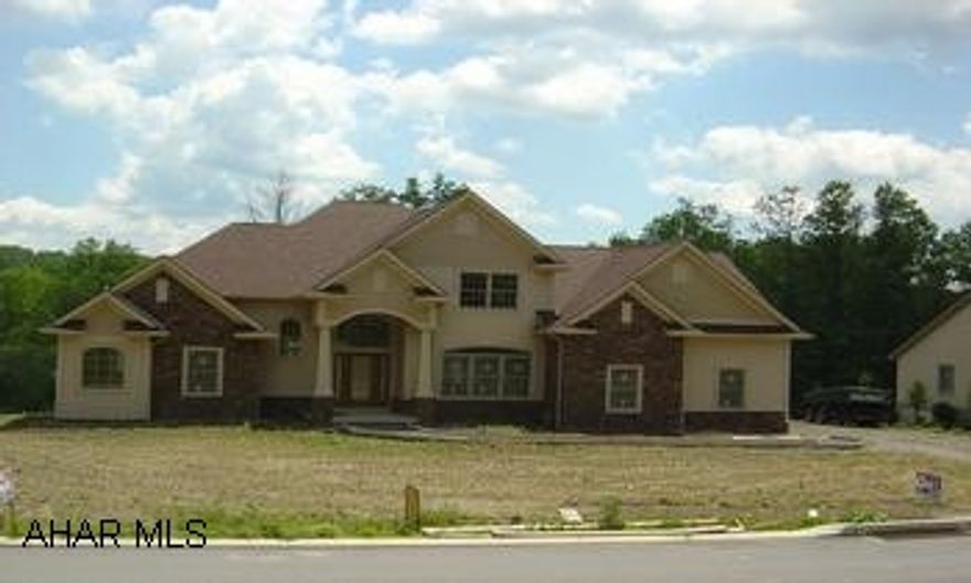 Level 1.2 Acre lot.  Quality New Construction by Dan Himes.  Great Room with gas fireplace.  Formal DR.  Over 4200 Sqft  Finished .  Plenty of storage area. Level 1.2 Acre lot.  Quality New Construction by Dan Himes.  Great Room with gas fireplace.  Formal DR.  Over 4200 Sqft  Finished .  Plenty of storage area.