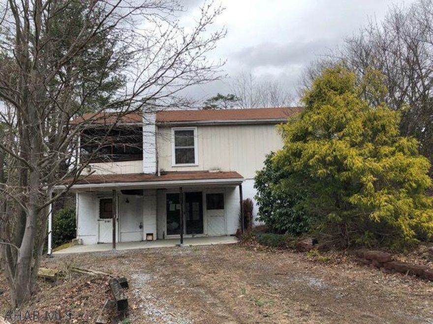 Retreat, this Bungalow is perfect for that get away that you need. This home features mountain views galore, 1 bedroom and 1 bathroom an estimated 972 sq ft of living space, come take a look to see if this could be a great investment for you.