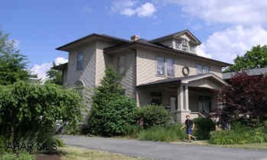 2 1/2 STORY FRAME WITH DETACHED GARAGE GREAT NEIGHBORHOOD ACROSS FROM BAKER ELEMENTARY.  5 BEDROOMS, FINISHED BASEMENT WITH BATH AND HOT TUB.  LOVELY OLD WOODWORK AND STAINED GLASS WINDOWS.  1ST FLOOR FAMILY ROOM.