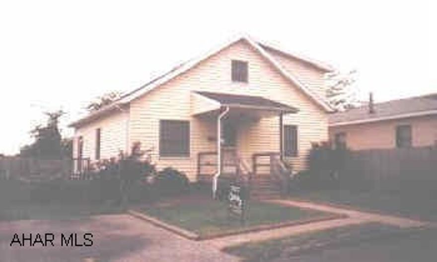 Oak kitchen, newer carpeting, much larger than it appears. 6 heat zones, well insulated. Trim in dining room will be completed