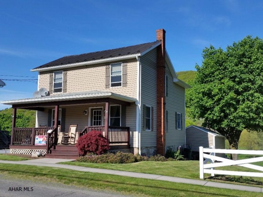 Beautiful vinyl-sided, 2 story home with modern oak kitchen, thermopane vinyl tilt windows, newer furnace, nice front porch, picnic area, 3 season room and view of the mountians.  #J-320