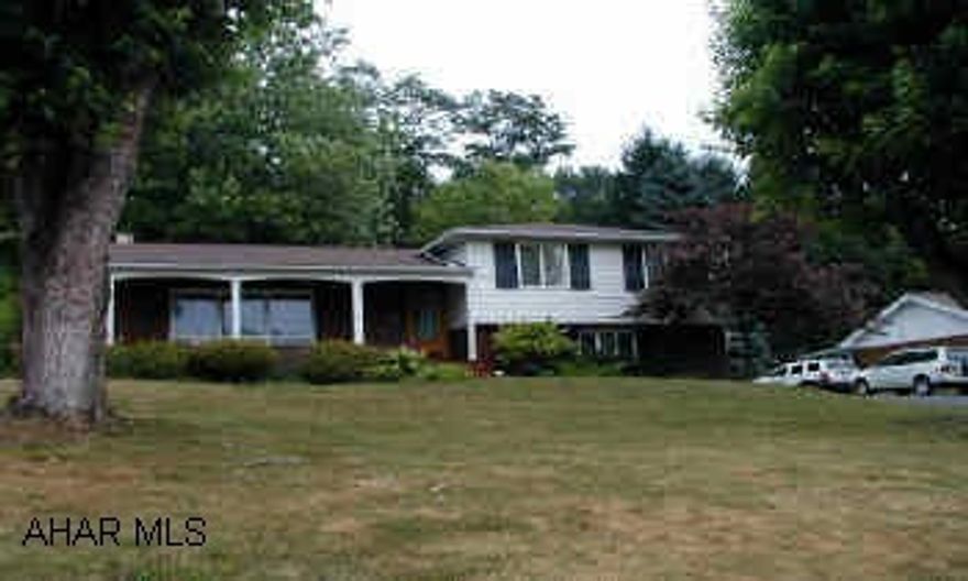 Beautiful Multi Level with Hardwood Floors, Kitchen,Dining Room,Livivng Room,Halls. Bedrooms are Carpeted-Large Lot 100x150. New Roof-New Fire Place-Bonus Room-Shed, Heated Floors in all Bath rooms-Kitchen -Oak Trim throughout-Spacious Bright Kitchen. Beautiful Multi Level with Hardwood Floors, Kitchen,Dining Room,Livivng Room,Halls.  Bedrooms are Carpeted-Large Lot 100x150. New Roof-New Fire Place-Bonus Room-Shed, Heated Floors in all Bathrooms-Kitchen-Oak Trim throughout-Spacious Bright Kitchen. 2-Car Attached Garage-Finished Basement