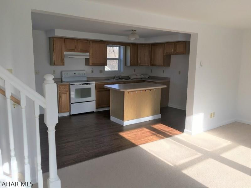 Lakewood Manor - Residential