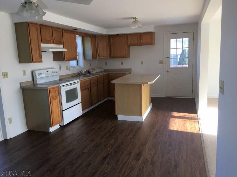 Lakewood Manor - Residential