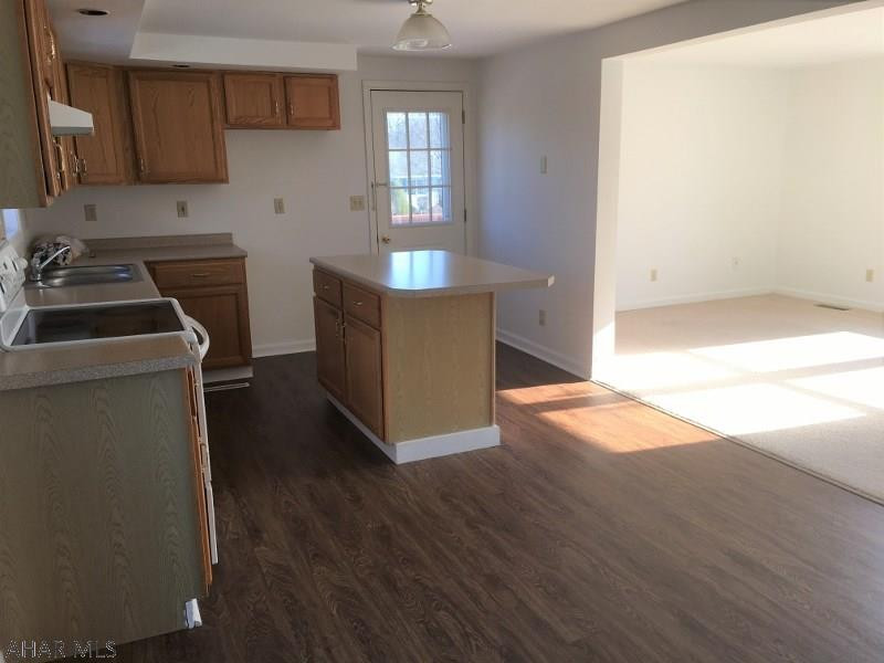 Lakewood Manor - Residential