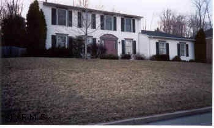 Trad. 2 story Very nice 4 bedroom home in prestigious location