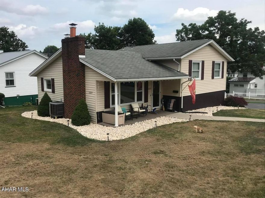 Welcome to this beautiful 3BR, 2B home! Once you walk in, you will be in love. This home has been completely remodeled and is very ''homey''. Beautiful kitchen, welcoming living room and a family room! Lots of space!