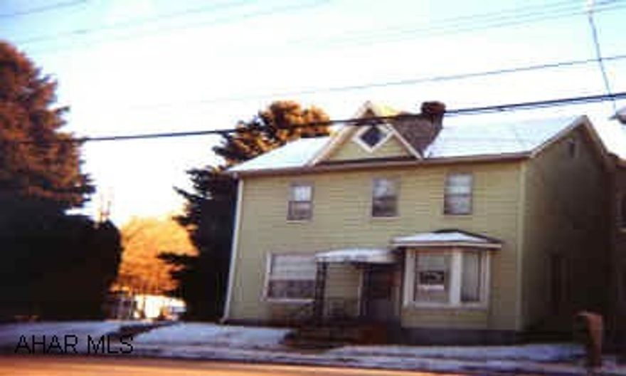 COMM-RES. OPPORTUNITY FOR IN-HOME BUSINESS!  NEEDS TLC!  LARGE YARD AND DETACHED GARAGE. COMM-RES. OPPORTUNITY FOR IN-HOME BUSINESS!  NEEDS TLC!  LARGE YARD AND DETACHED GARAGE.