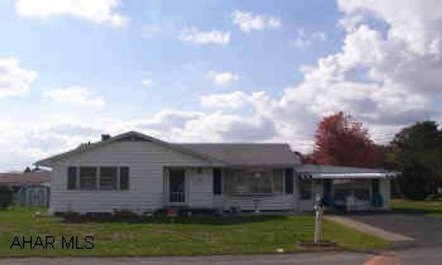 Darling immaculate 2 bedroom, 1 1/2 bath Eldorado ranch.  Family room.  Gorgeous sun room, oak kitchen, double hardwood floors, central air.  Won't last!  Take 58th St to Oak Ave.  Make R.  Make L on to Horseshoe Drive. Darling immaculate 2 bedroom, 1 1/2 bath Eldorado ranch.  Family room.  Gorgeous sun room, oak kitchen, double hardwood floors, central air.  Won't last!  Take 58th St to Oak Ave.  Make R.  Make L on to Horseshoe Drive.