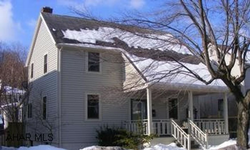 IMMACULATE TWO STORY IN TOY TOWN.  BEAUTIFULLY UPDATED BATHROOM AND EAT-IN KITCHEN.  LIVING ROOM WITH FIREPLACE, LARGE MASTER, FENCED YARD, MAINTENCE FREE EXTERIOR.  NEWER FURNACE, CENTRAL AIR AND ELECTRIC.  HARDWOOD UNDER CARPET.  CALL ELLEN 937-0062. IMMACULATE TWO STORY IN TOY TOWN.  BEAUTIFULLY UPDATED BATHROOM AND EAT-IN KITCHEN.  LIVING ROOM WITH FIREPLACE, LARGE MASTER, FENCED YARD, MAINTENCE FREE EXTERIOR.  NEWER FURNACE, CENTRAL AIR AND ELECTRIC.  HARDWOOD UNDER CARPET.  CALL ELLEN 937-0062.