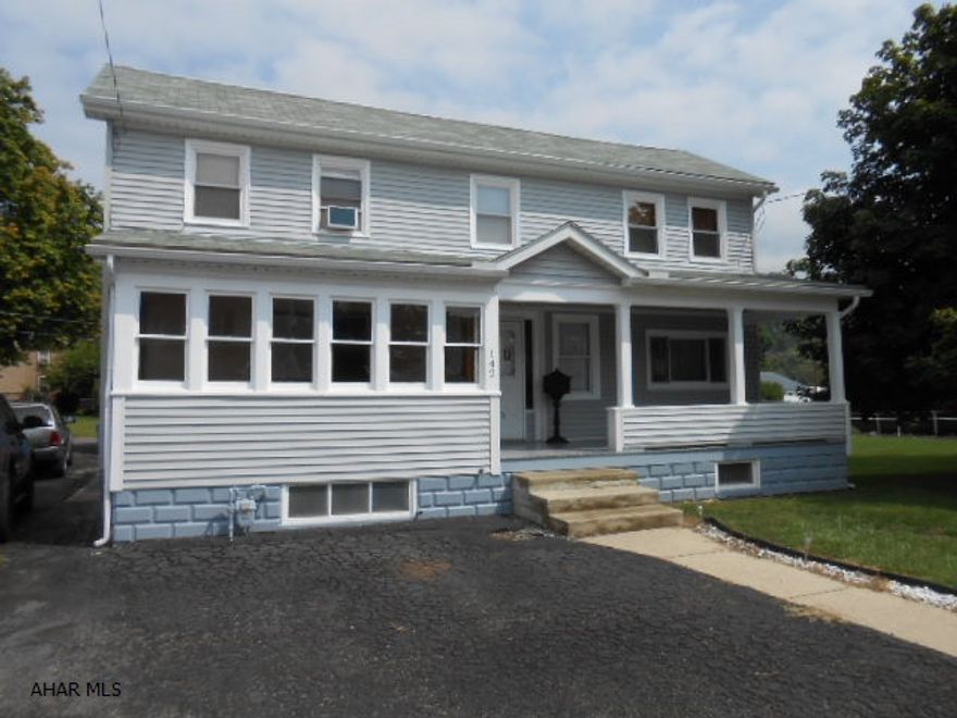 Great house in Gaysport! 3 bedrooms, 1 bath, fresh paint on interior and exterior. Huge lot great for cookouts! Parking for 10 cars. Oversized 2 story garage for the hobbyist. New flooring in several rooms, new countertops, new window treatments. Includes new Husqvarna riding mower, trimmer and blower.