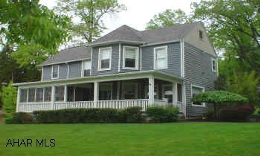 SYLVAN HILLS LUXURY - Impeccable taste for the discriminating buyer. Fabulous home on cul-de-sac. Features family room with stone fireplace and gas logs, eat-in cherry kitchen w/Corian counters, posh master suite and beautiful hardwood floors throughout. Central air, 1st floor laundry all on 3/4 acre lot.