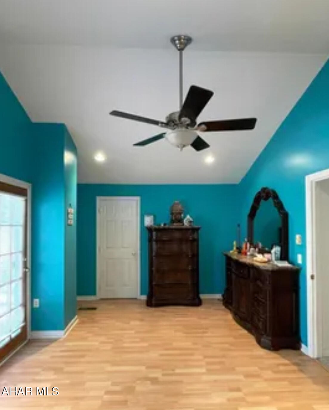 Glendale Yearound - Residential