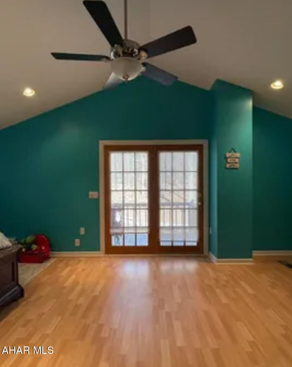 Glendale Yearound - Residential