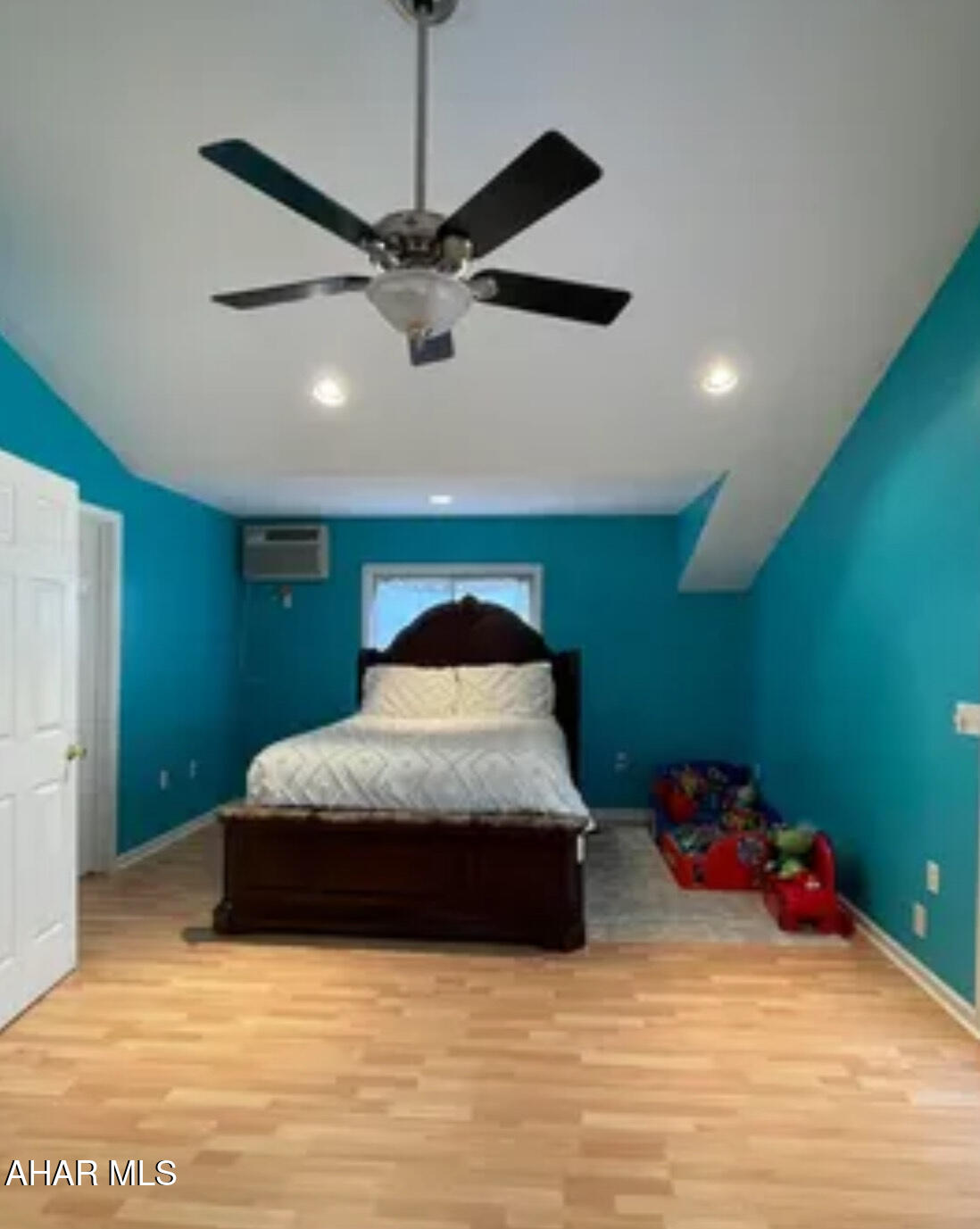 Glendale Yearound - Residential