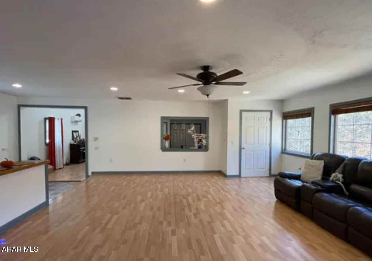 Glendale Yearound - Residential