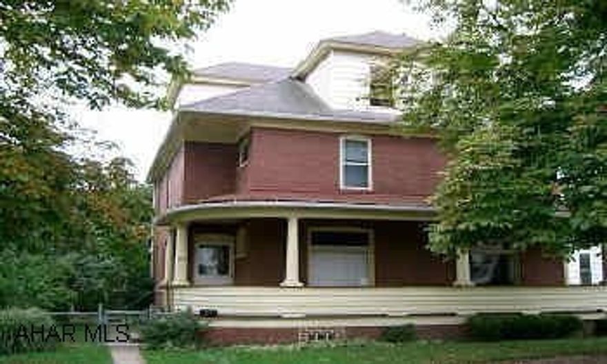 GREAT ALL BRICK DUPLEX. SEP. UTILITIES. SIDE BY SIDE DUPLEX. SEP. UTILITIES. EACH UNIT HAS 3 BR. LARGE STORAGE AREAS IN ATTIC. SEE LISTING AGENT FOR DETAILS.