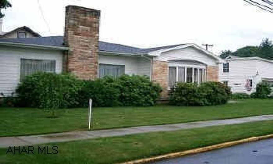 INCREDIBLE RANCH HOME!  BEAUTIFUL HARDWOOD FLOORS, UPDATED MECHANICS, NEWER ROOF, CORNER LOT 75X120.  MOVE IN CONDITION!  3 CAR GARAGE WITH WORKSHOP AND CARRIAGE HOUSE.  CENTRAL AIR, NEW VINYL IN KITCHEN, NEW BERBER CARPET IN DINING ROOM, STONE FIREPLACE.