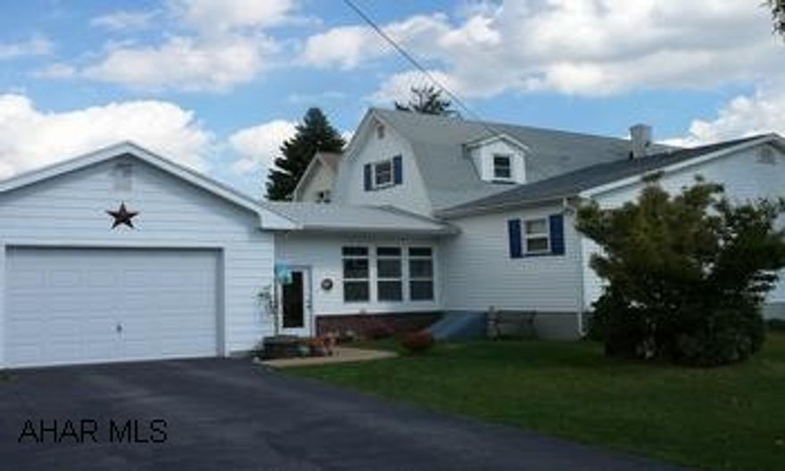 SUPER NICE HOME! 3-4 BR, 2 BA, LARGE MASTER BR AND MBA ON MAIN LEVEL W/ LARGE WALK IN CLOSET, TONS OF STORAGE. FAMILY ROOM. LARGE CORNER LOT. HOME WARRANTY. CALL CRYSTAL 931-2470. ELDORADO, SUPER NICE HOME!  3-4 BR, 2 BA, LARGE MASTER BR AND MBA ON MAIN LEVEL W/ LARGE WALK IN CLOSET, TONS OF STORAGE. FAMILY ROOM. LARGE CORNER LOT. LOW TAXES, HOME WARRANTY, APPLIANCES. CALL CRYSTAL 931-2470.