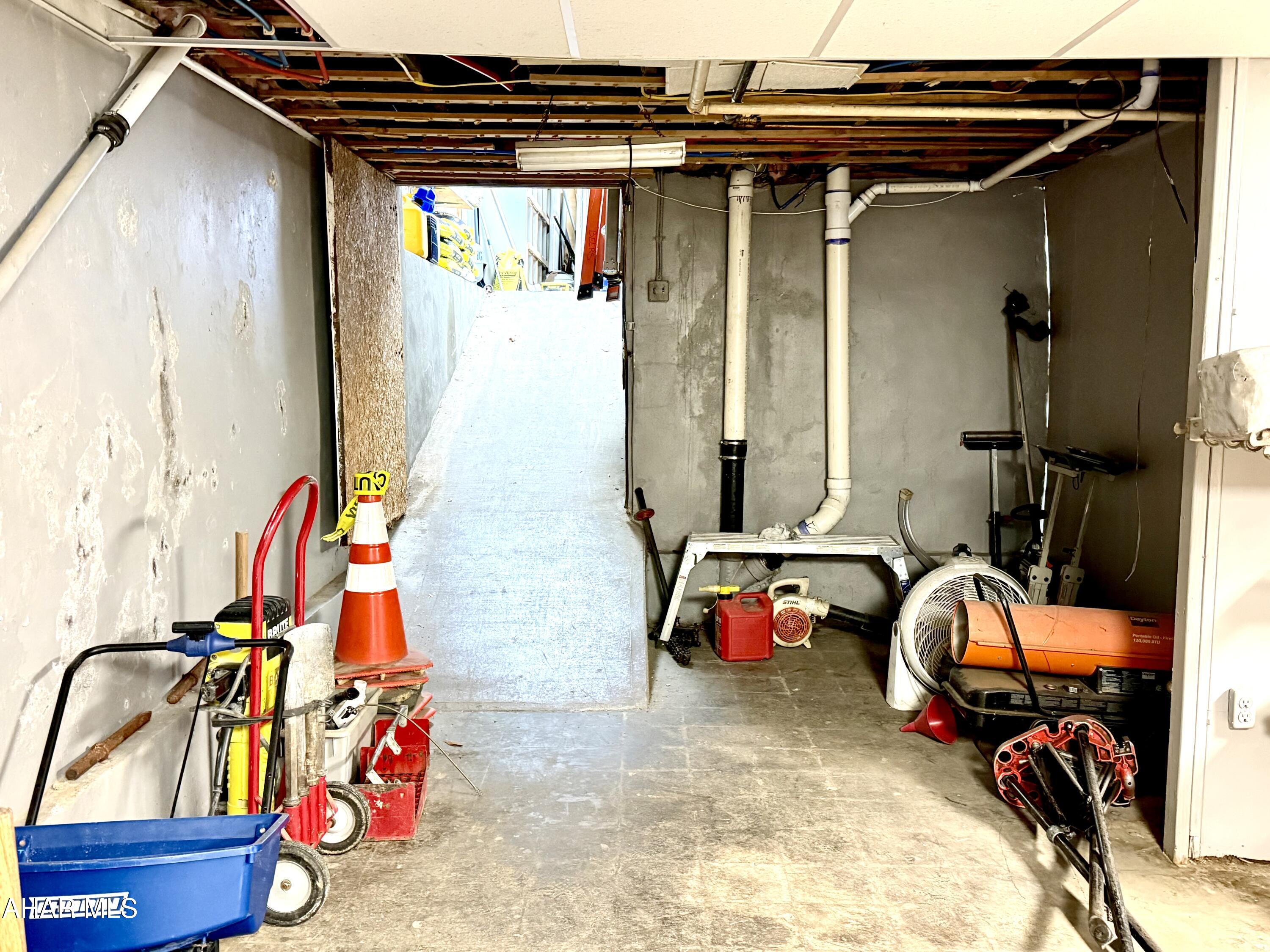 East End - Commercial Sale