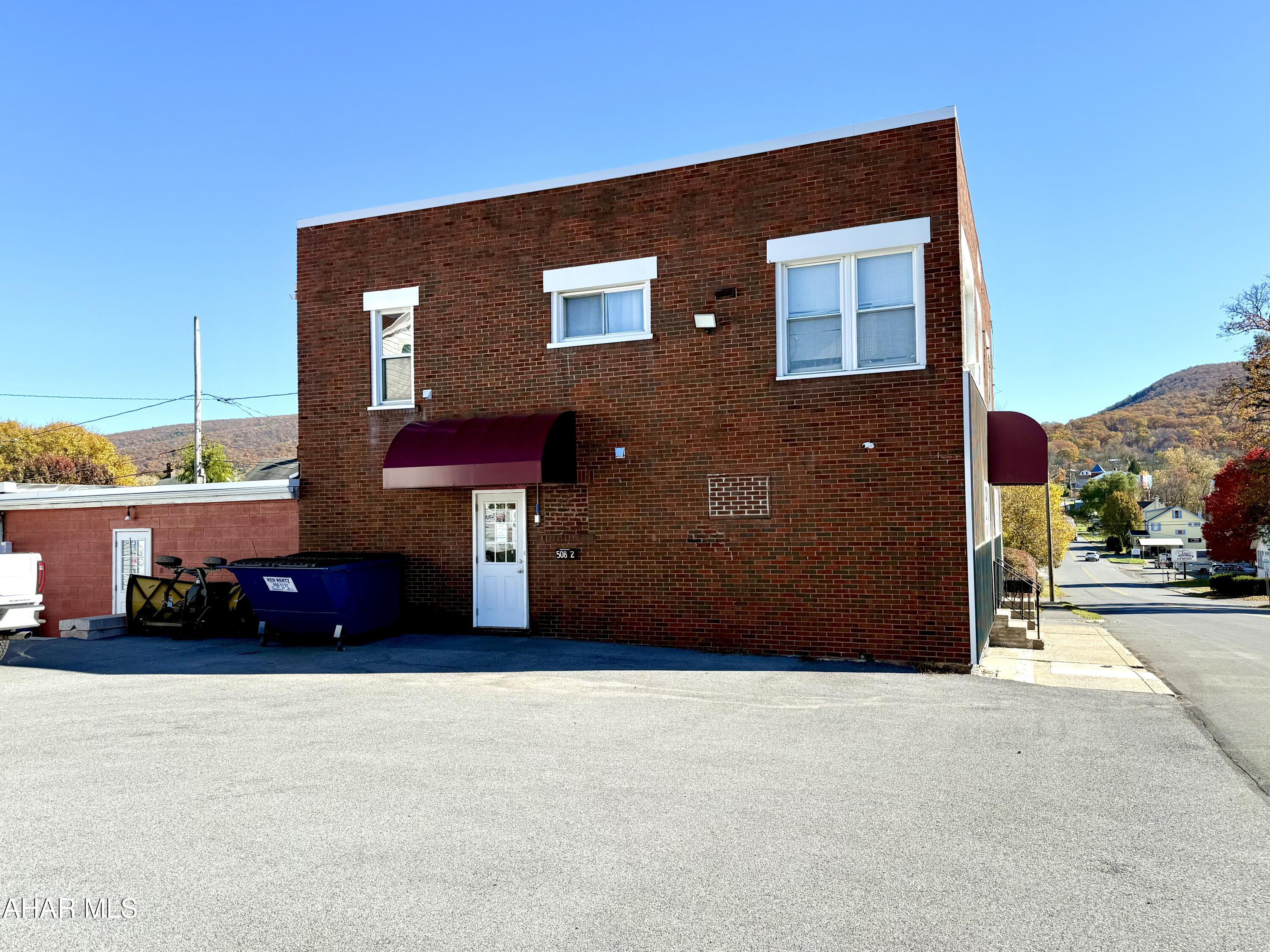 East End - Commercial Sale