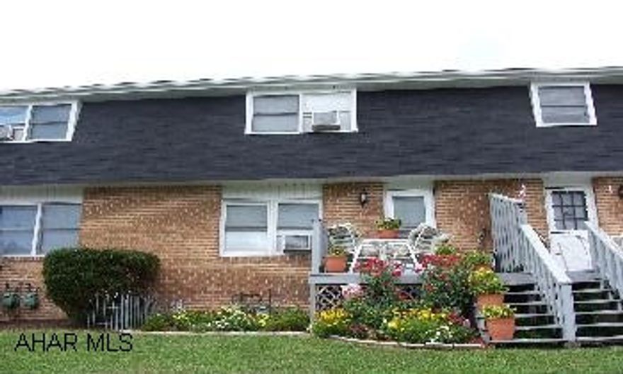 NO SHOWINGS UNTIL 8-5-06! Spacious & Lovely 2 bedroom townhouse totally remodeled inside!  New oak kitchen & bath, new carpet, fixtures, tile.  Finished Family Room!  Basement could be 3rd bedroom or family room. OWNER IS A LICENSED REAL ESTATE AGENT! NO SHOWINGS UNTIL 8-5-06! Spacious & Lovely 2 bedroom townhouse totally remodeled inside!  New oak kitchen & bath, new carpet, fixtures, tile.  Finished Family Room!  Basement could be 3rd bedroom or family room.  OWNER IS A LICENSED REAL ESTATE AGENT!