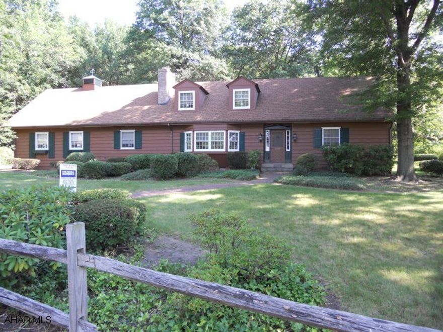 CAPE COD 1 1/2 STORY ON A 1 ACRE LOT.  VERY CENTRAL LOCATION ON QUIET CUL DE SAC.  ROOM FOR A FAMILY.