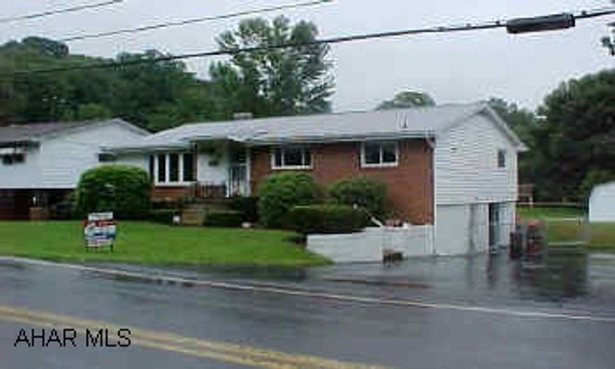 Beautiful one story 3 Bedroom- 2-bath, Modern Kitchen & Baths, Excellent Condtition, Newer Carpet New Furnance, New Windows, Air Cleaner on furnance, New Refrigerator & Dishwasher, Basement Sunroom. Beautiful one story 3 Bedroom- 2-bath, Modern Kitchen & Baths, Excellent Condtition, Newer Carpet New Furnance, New Windows, Air Cleaner on furnance, New Refrigerator & Dishwasher, Basement Sunroom.
