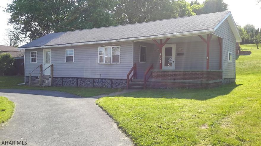 Nice updated mobile home on owned lot. Well equipped kitchen with oak cabinetry,spacious living room with oak accents. Relax on the covered front porch or walk to Lake Rowena and Ghost Town trails. Great house for downsizing! Call to schedule your showing today!