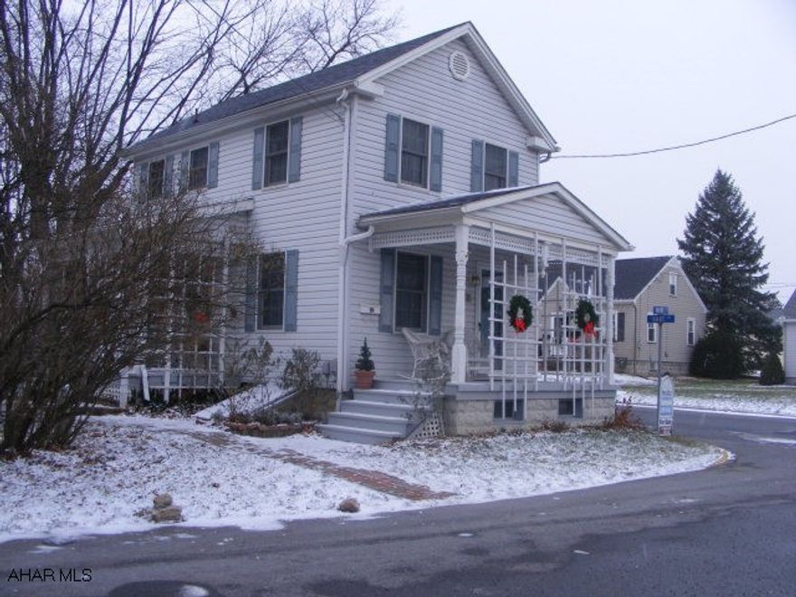 Cozy move-in cookie cutter house. Great neighborhood, corner lot. Modern kitchen with oak cabinets, modern bath, 1 large bedroom with 2 closets, bonus room. 2 car carport with garden shed. Vintage brick sidewalk. Must see!!