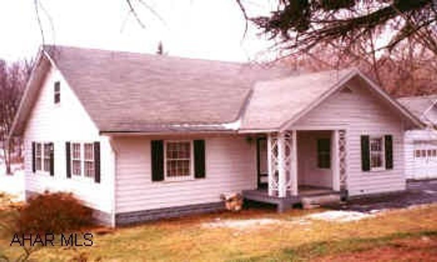 1 STORY FRAME WITH ATTACHED BREEZEWAY AND GARAGE ADORABLE HOME.  NEEDS UPDATED.  BEAUTIFUL 1 ACRE LOT.  ATTIC COULD BE 3RD BEDROOM.  PUSH LOCK TO GET KEY OUT.