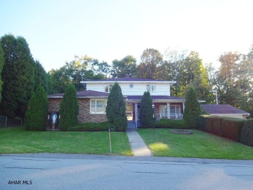 Space galore! big rooms all throughout this house. Open staircase, closets are double size in every bedroom. Second residential unit, Mother in law suite. kitchen, lR., 2 bedrooms. separate entrance. or great set up for small home business. Great potential for this property