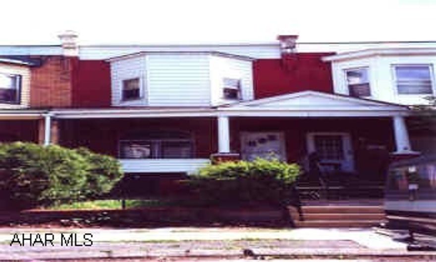 Three bedroom townhouse, first floor laundry, carpeting.