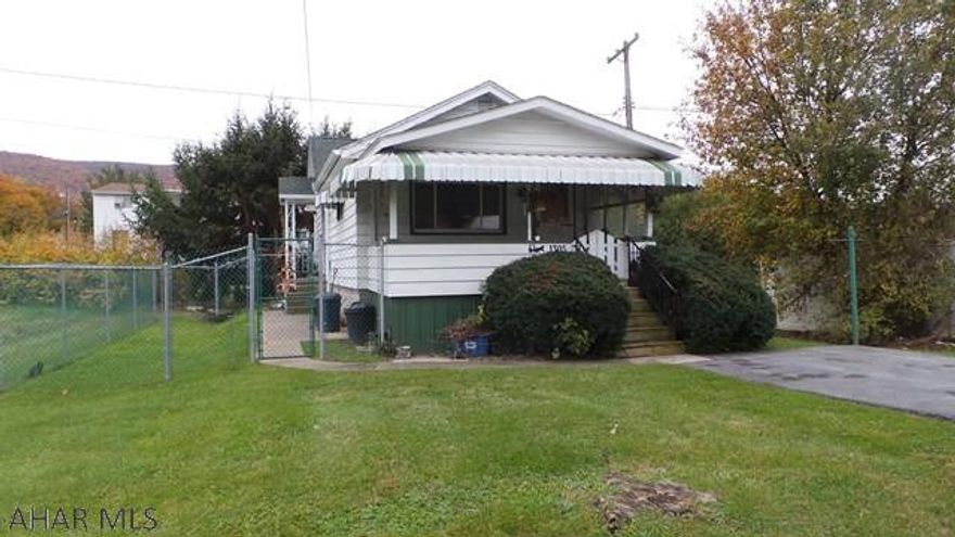 1 Bedroom home with open floor plan. Sold "AS IS". Seller will make no repairs. Seller currently pays $567 year flood insurance. Vinyl plank floor in LR, DR, kitchen and bedroom. Listed below appraised value. 2 Year old roof. Could use as commercial property. Square footage taken from tax card.