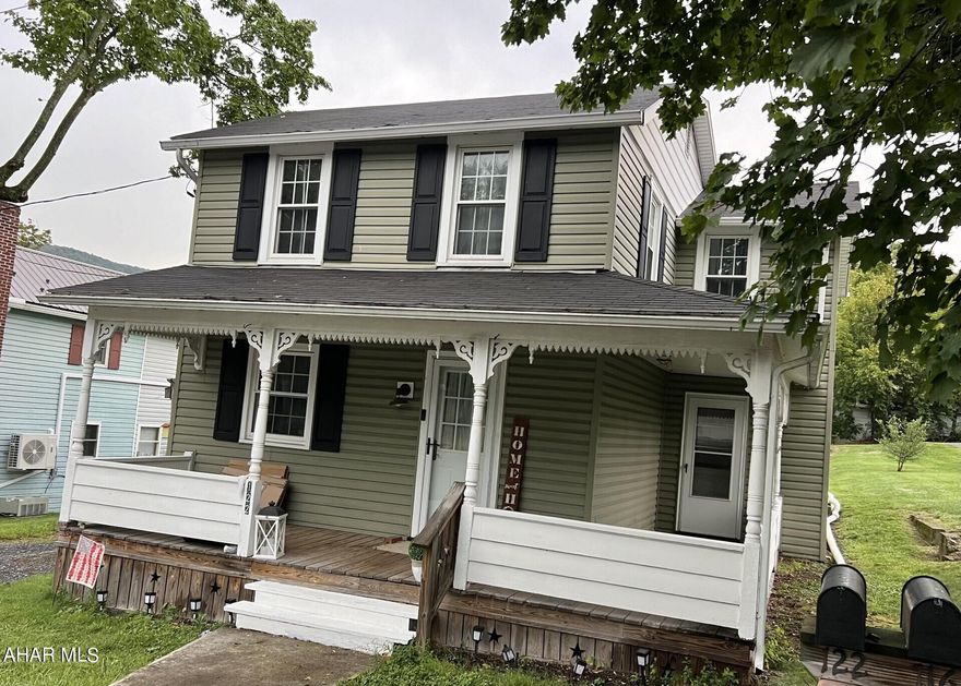 Charming 3 BR, 1.5 bath farmhouse waiting for you to call home. Conveniently located in Everett on a .2 acre lot with fenced in backyard. Enjoy the feel of country while being close to town, whether you relax on the shady wraparound porch or sun in the backyard. Also features a shed for lawn equipment and alley access in rear of lot.  For comparable use only