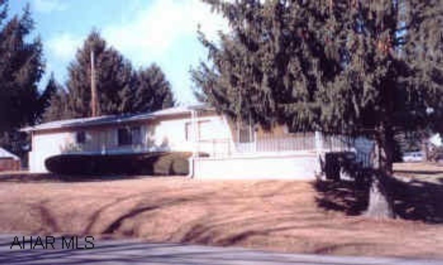 2 BEDROOM MOBILE HOME ON FOUNDATION ON 1.15 ACRES OF GROUND (NO LOT RENT).