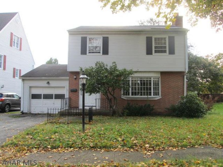 This 3 bedroom home is located in the highly sought after area of Mansion Park!  So much potential!  Hardwood floors are in nice condition and are present thru out the home.  The house offers a formal dining room, a screened patio, large kitchen and spacious family room that features a wet bar.  Both baths are updated with tile and the bedrooms are spacious with closets.  Enjoy the fenced back yard that offers a large shed.  This property is a great opportunity for the buyer that doesn't mind "making a home their own".