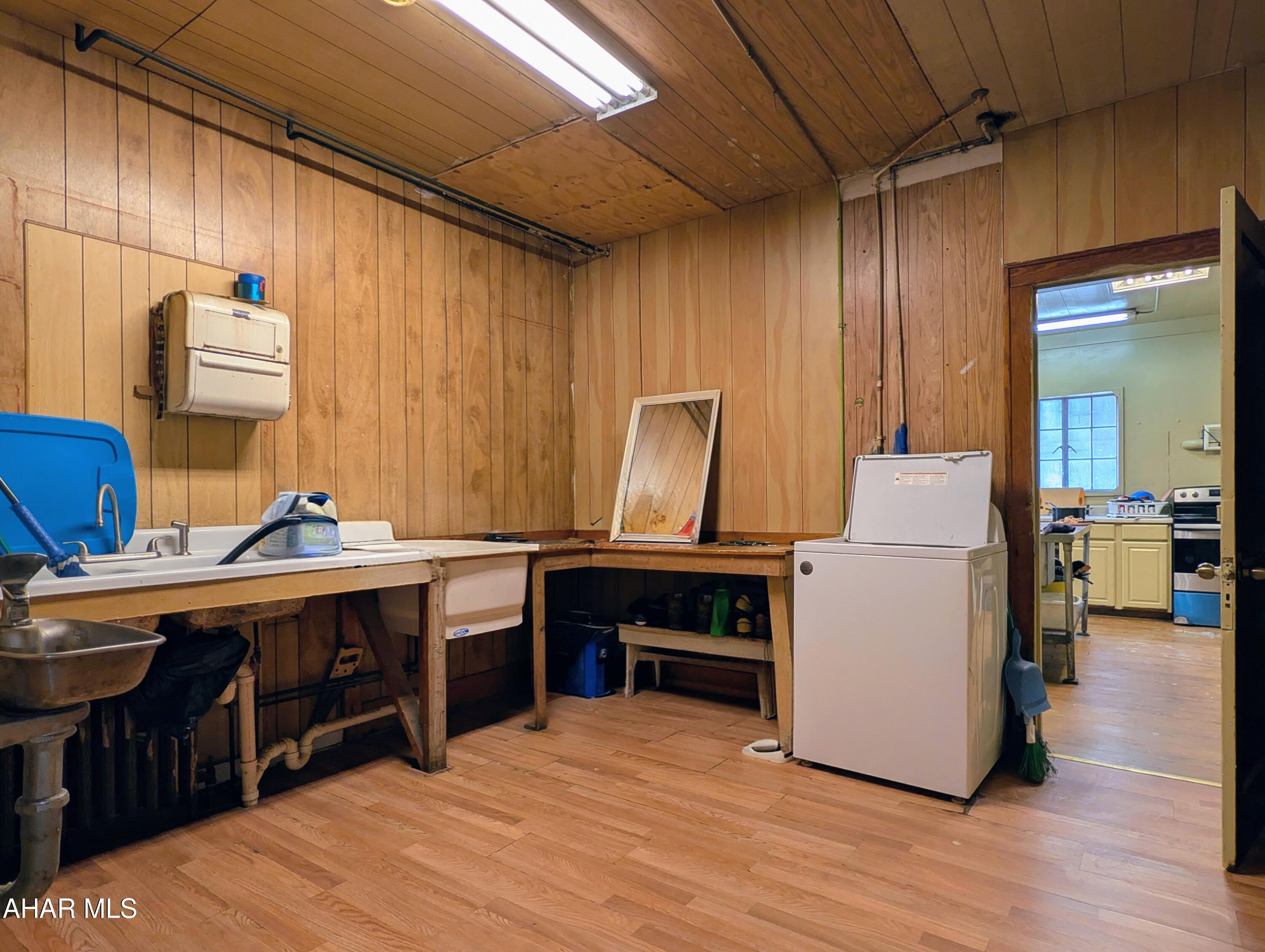 Unknown - Commercial Sale