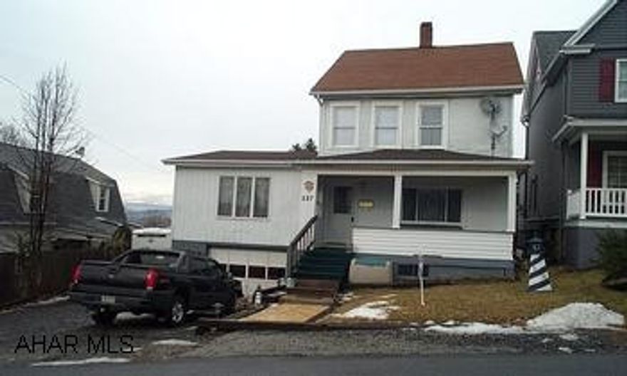 Garden Heights 2 story on 50 x 120 lot- Newer kitchen & carpets- ready to move.