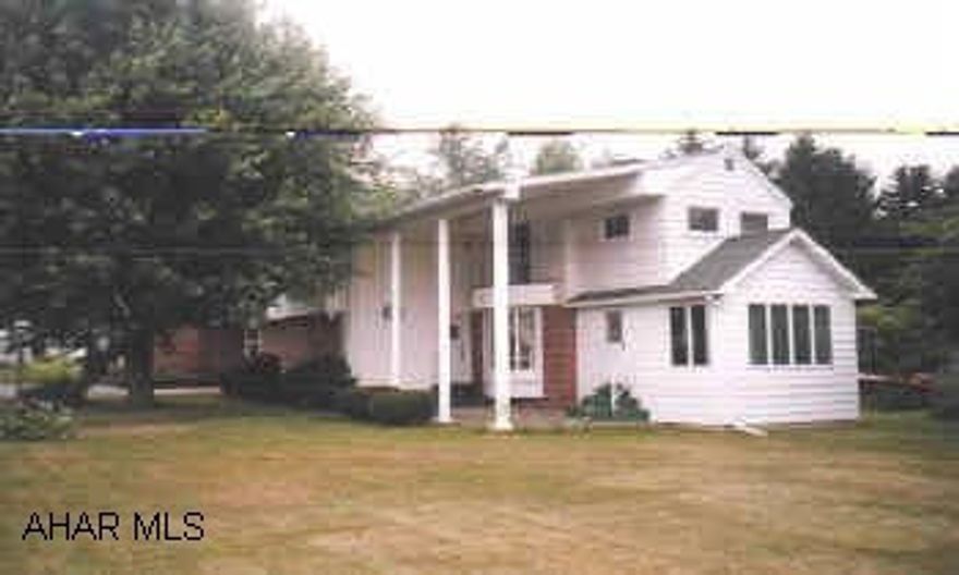 2 story brick & vinyl sided 3BR home on 60 x 160 corner lot. 2 car attached garage. Pending -with 48 hr kickout2 story brick & vinyl sided 3BR home on 60 x 160 corner lot. 2 car attached garage.