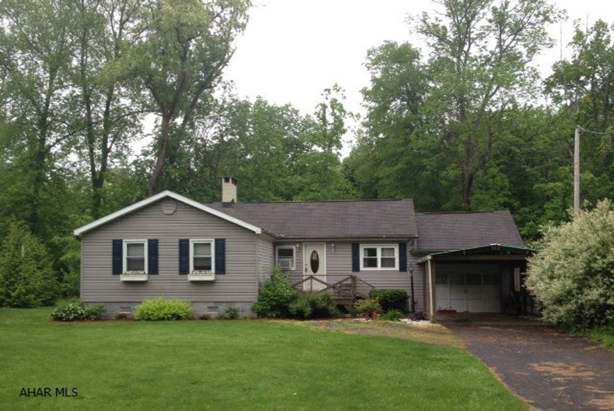 Ranch style home with 3 bedrooms.  Large living areas with fireplace.  Access to Dunnings Creek.