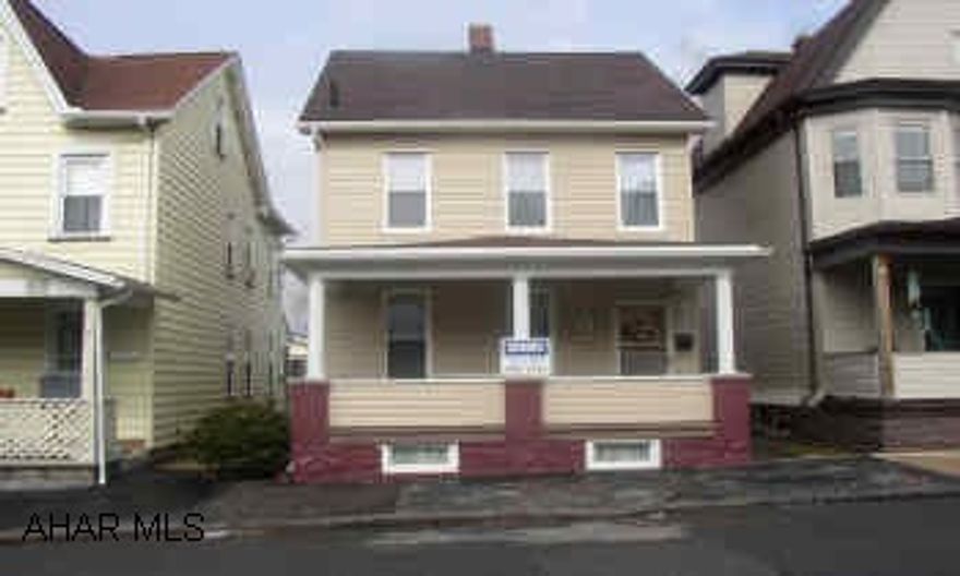 VERY WELL MAINTAINED, CLEAN HOME. FENCED REAR YARD. NEWER VINYL SIDING & WINDOWS.