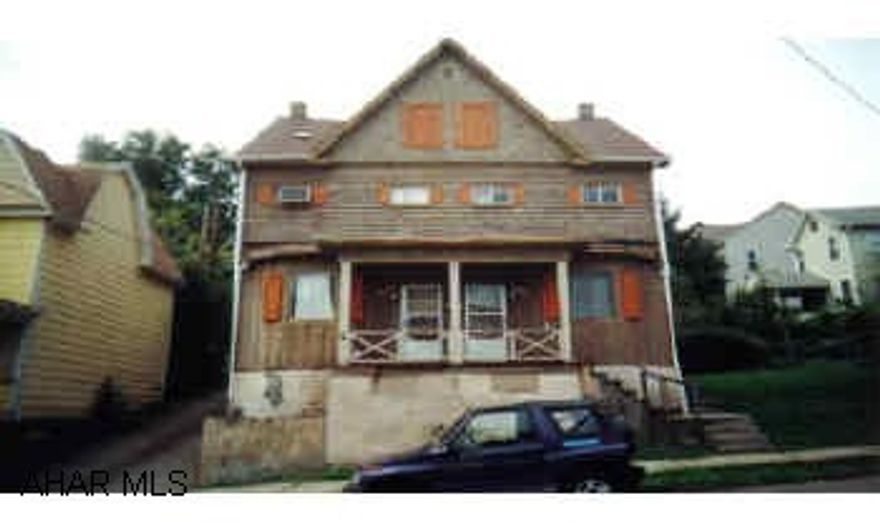 Each side is rented Sec. 8 Lease - $735 ea - tenant pays all utilities. Each side is rented Sec. 8 Lease - $735 ea - tenant pays all utilities.