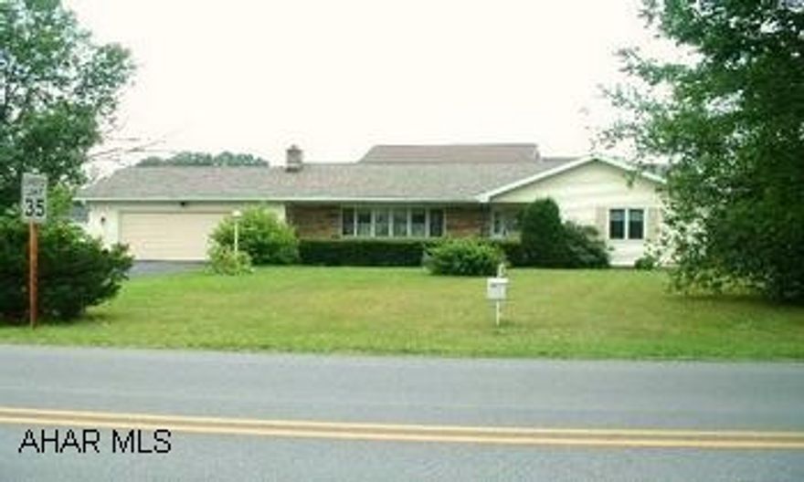 NICE 3 BEDROOM, 2 BATH RANCHER ON CORNER LOT. 2 CAR GARAGE, NICE PATIO. NEW ROOF AND MORE. CALL JOHN DAVIDHIZAR AT 207-9808. NICE 3 BEDROOM, 2 BATH RANCHER ON CORNER LOT. 2 CAR GARAGE, NICE PATIO. NEW ROOF AND MORE. CALL JOHN DAVIDHIZAR AT 207-9808.