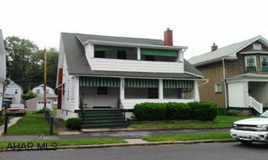 2 story, 3 bedroom home in nice residential neighborhood. Gas FHA heat. 2 story, 3 bedroom home in nice residential neighborhood. Gas FHA heat.