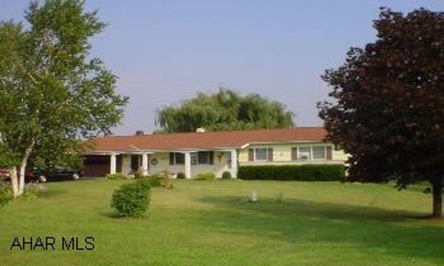 Vinyl sided 1 story on 1.94 acre lot. Fantastic setting on almost 2 acres with a splendid view! Privacy at the end of this nicely landscaped cul-de-sac. Family room off kitchen, nice size rooms, oversized 2 car garage, and 2 full baths.