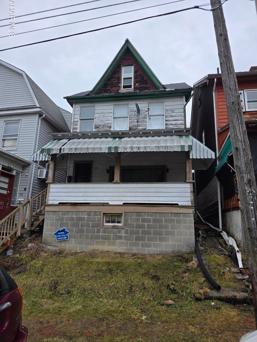 Investor special! Priced to sell. 3 bed, 1 bath, 1 car garage. 0.07 acre lot in Lincoln Elementary section of Altoona. Newer furnace. Gas forced air. Low taxes. Come take a look!