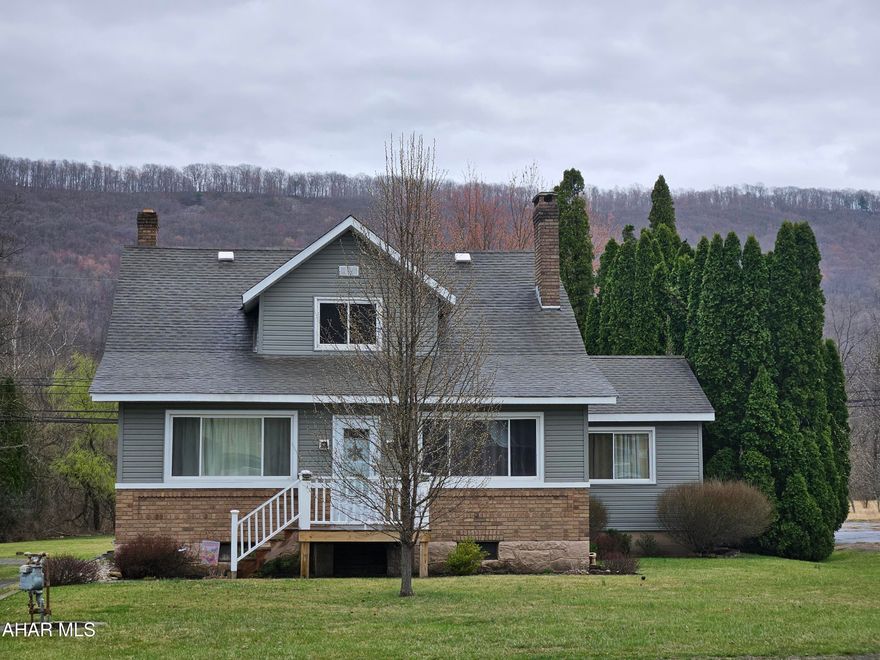 Tyrone area cape on over an acre